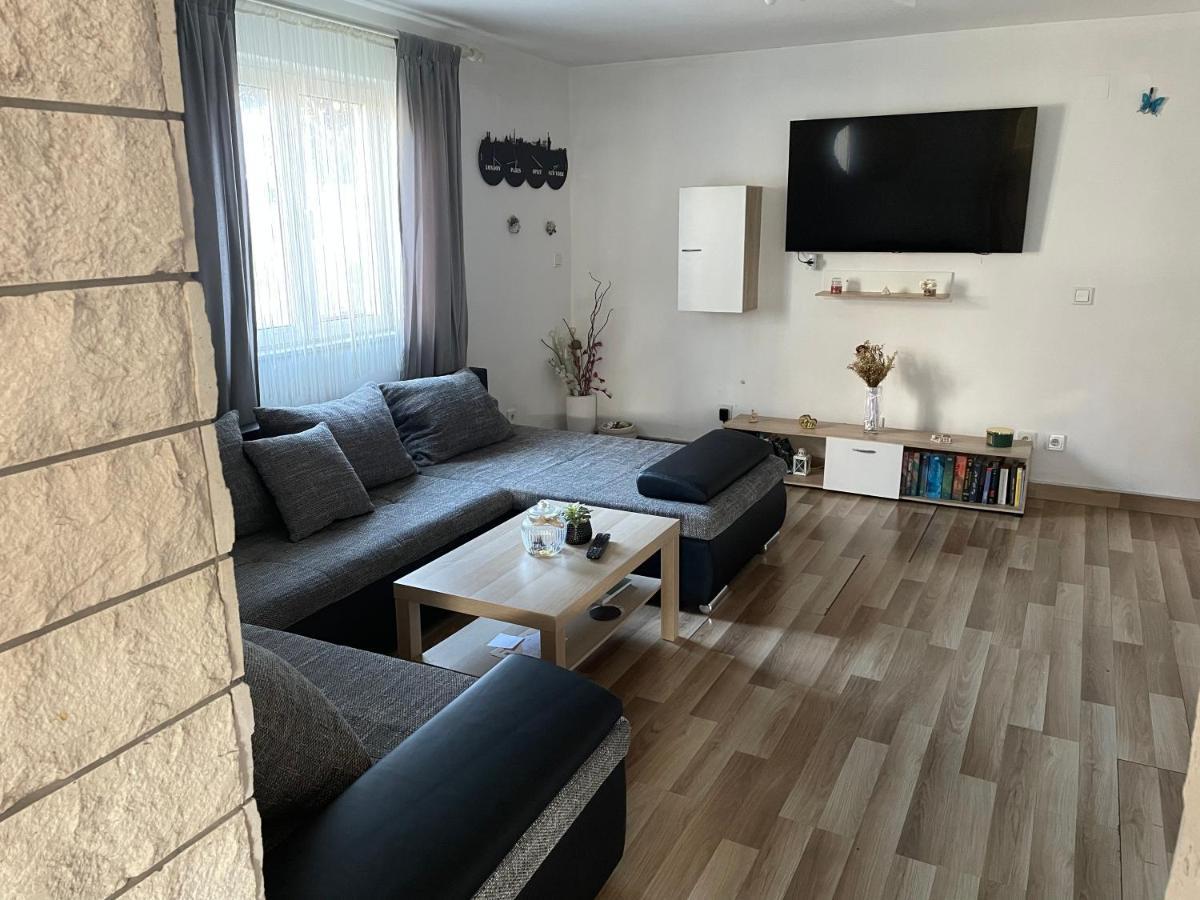 Apartments Toma Каштела Екстер'єр фото