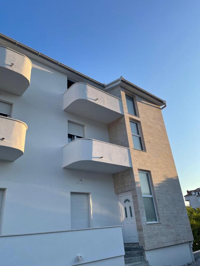 Apartments Toma Каштела Екстер'єр фото
