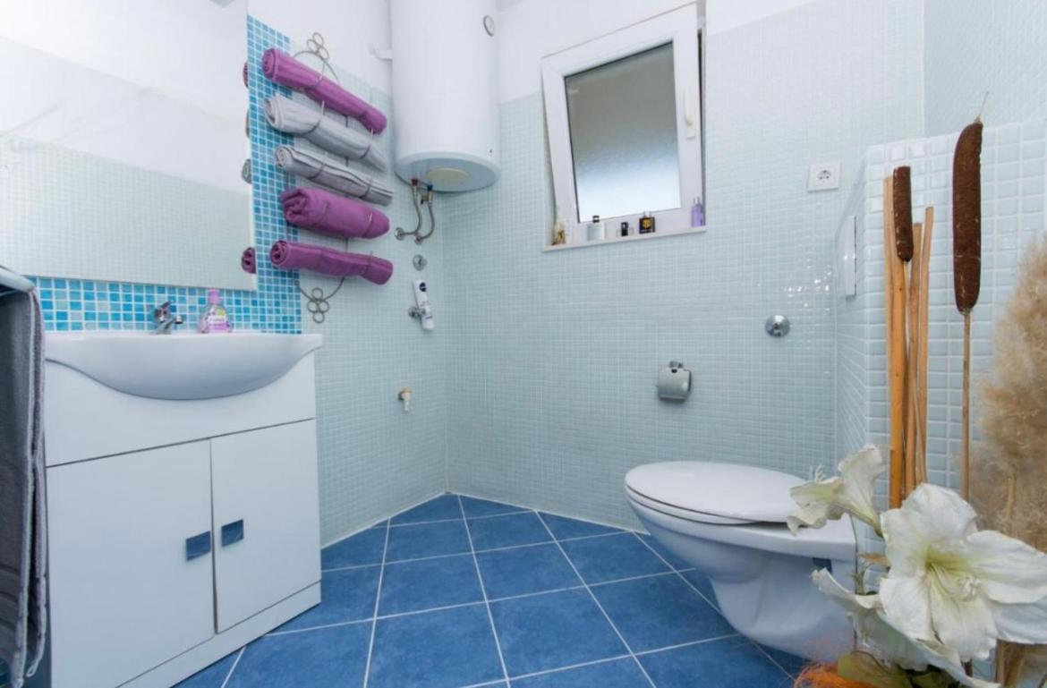 Apartments Toma Каштела Екстер'єр фото